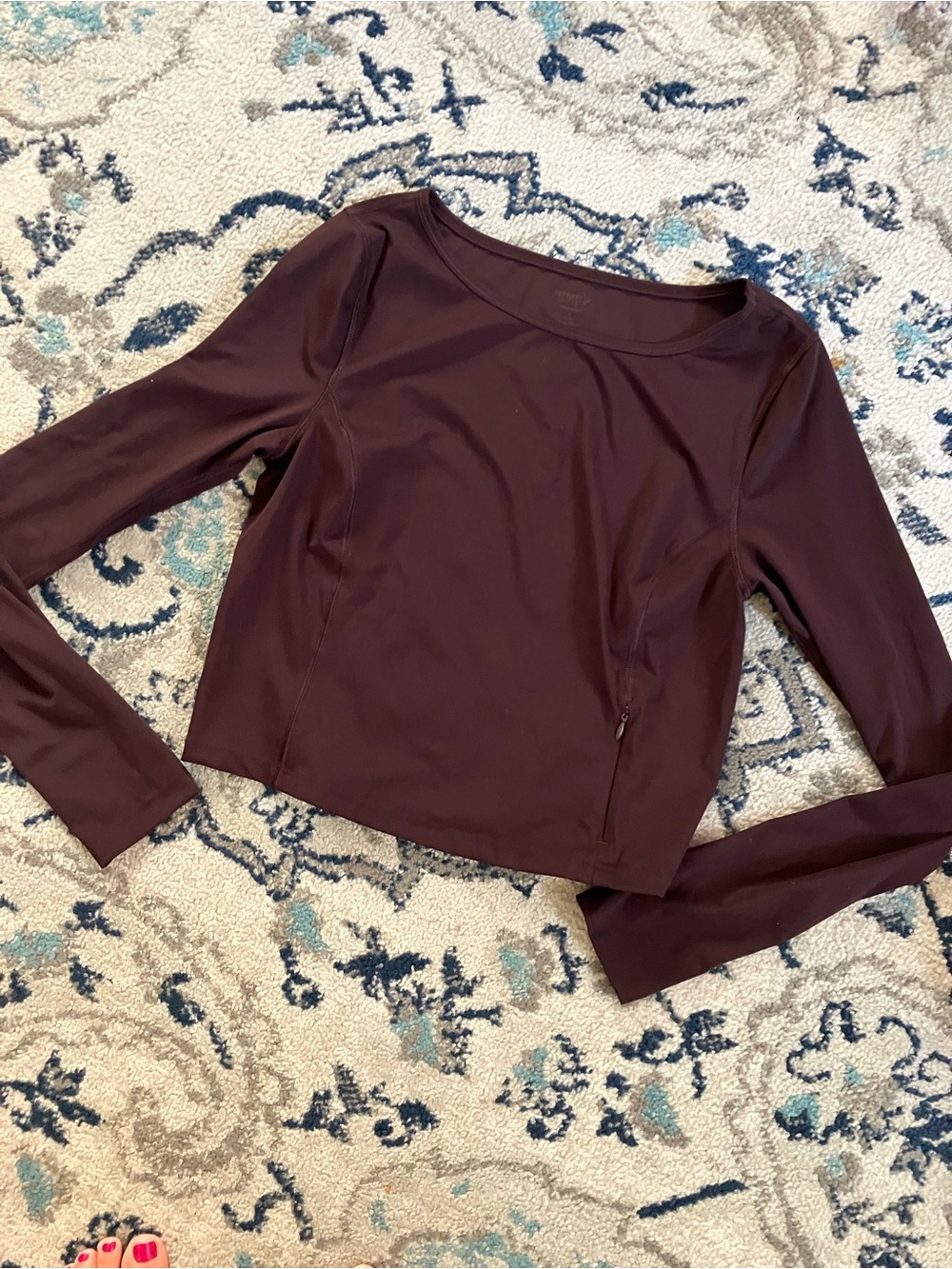 Women’s old navy athletic top Long Sleeve Crewneck Top in Deep Plum